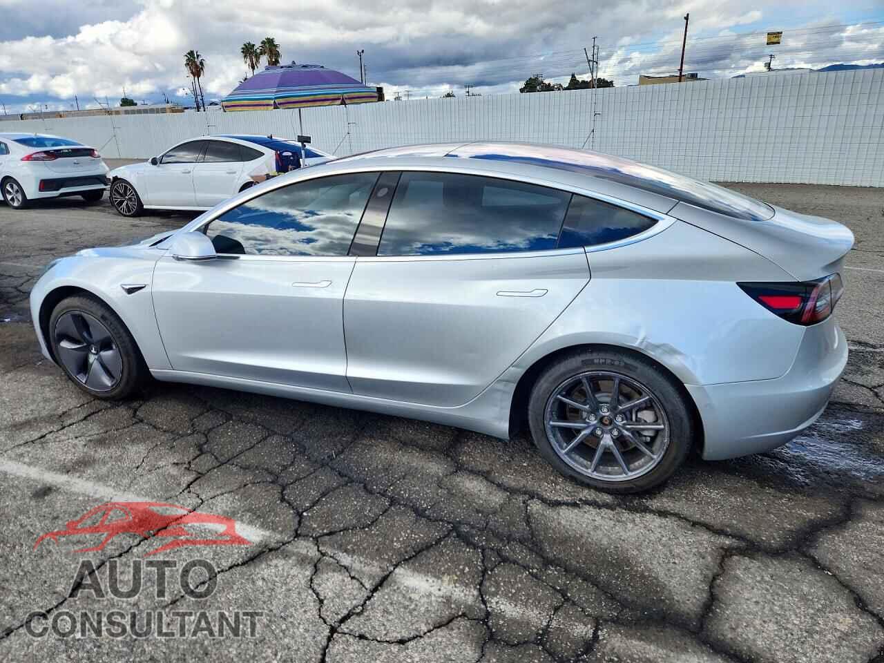 TESLA MODEL 3 2018 - 5YJ3E1EA8JF037354