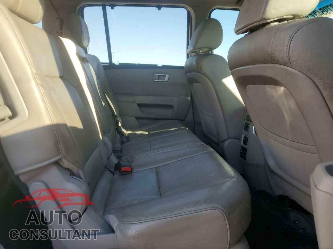 HONDA PILOT 2015 - 5FNYF3H90FB026646