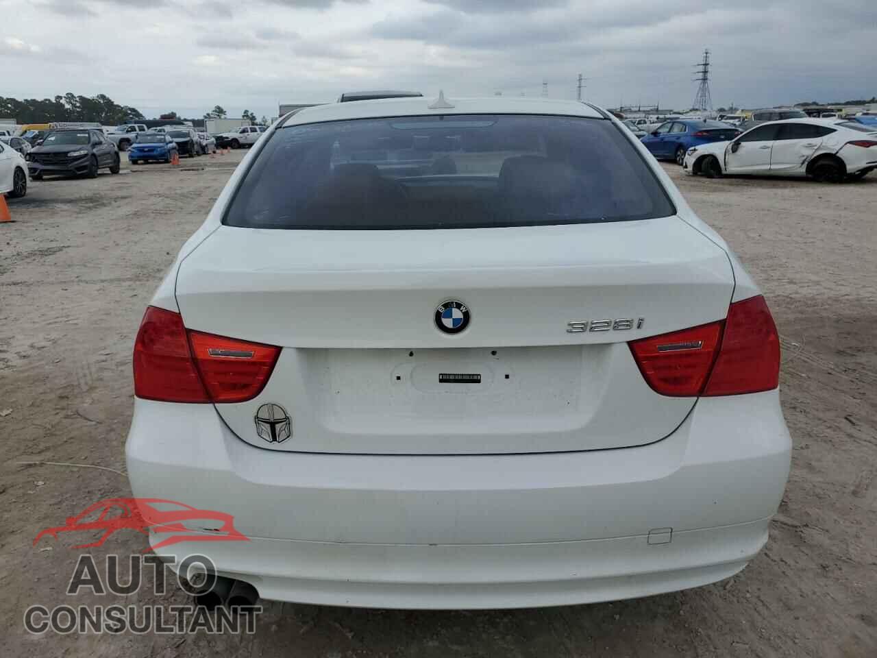 BMW 3 SERIES 2011 - WBAPH7C52BE680283