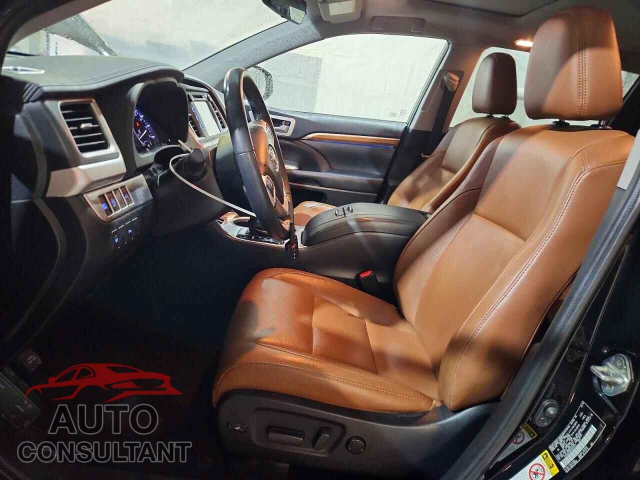 TOYOTA HIGHLANDER 2019 - 5TDDZRFH0KS972741