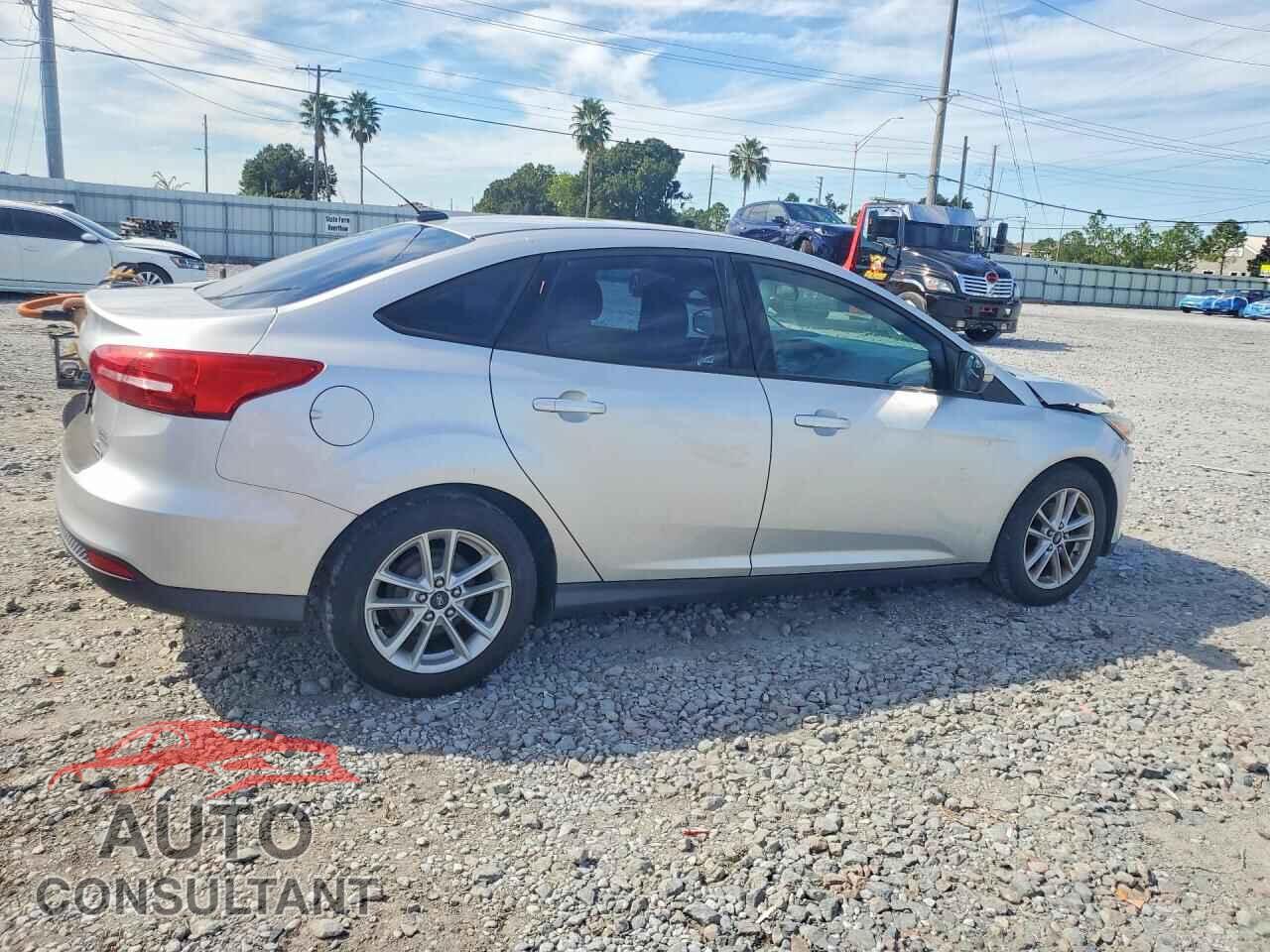FORD FOCUS 2015 - 1FADP3F26FL252873