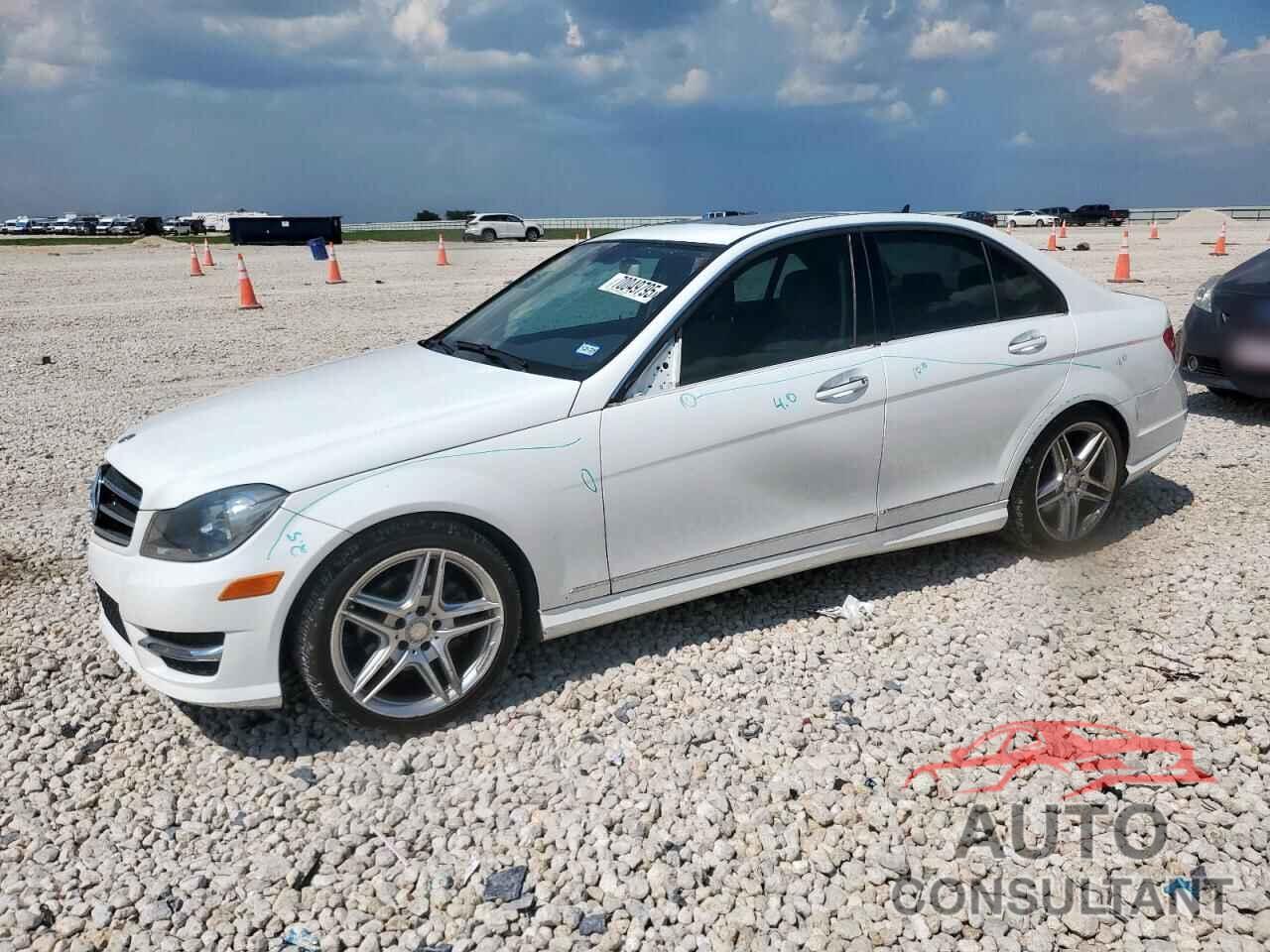 MERCEDES-BENZ C-CLASS 2014 - WDDGF4HB2EG251004