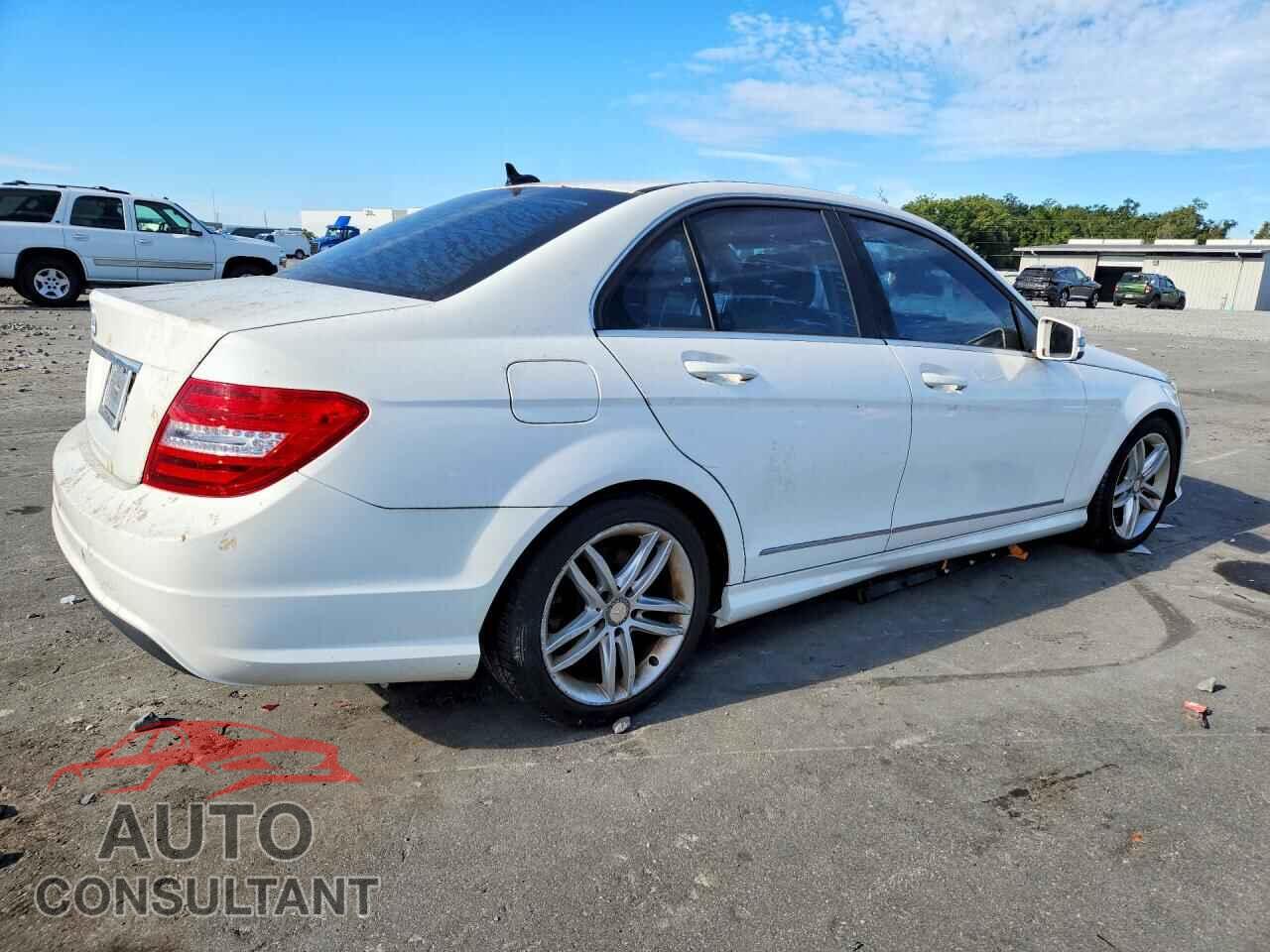 MERCEDES-BENZ C-CLASS 2013 - WDDGF4HB7DR257545