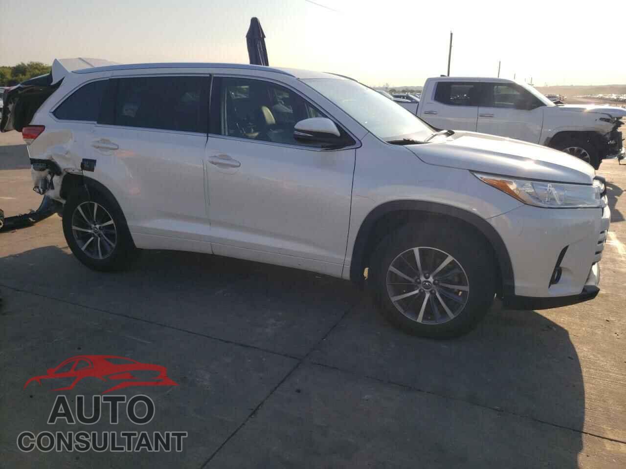 TOYOTA HIGHLANDER 2018 - 5TDJZRFH4JS541904