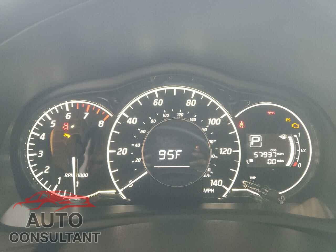 NISSAN VERSA 2017 - 3N1CE2CP3HL355121