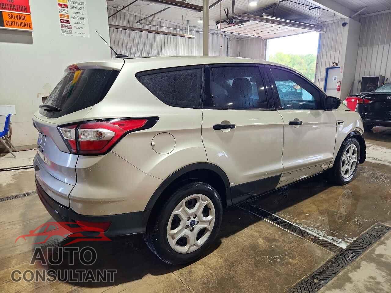 FORD ESCAPE 2017 - 1FMCU0F75HUD03653