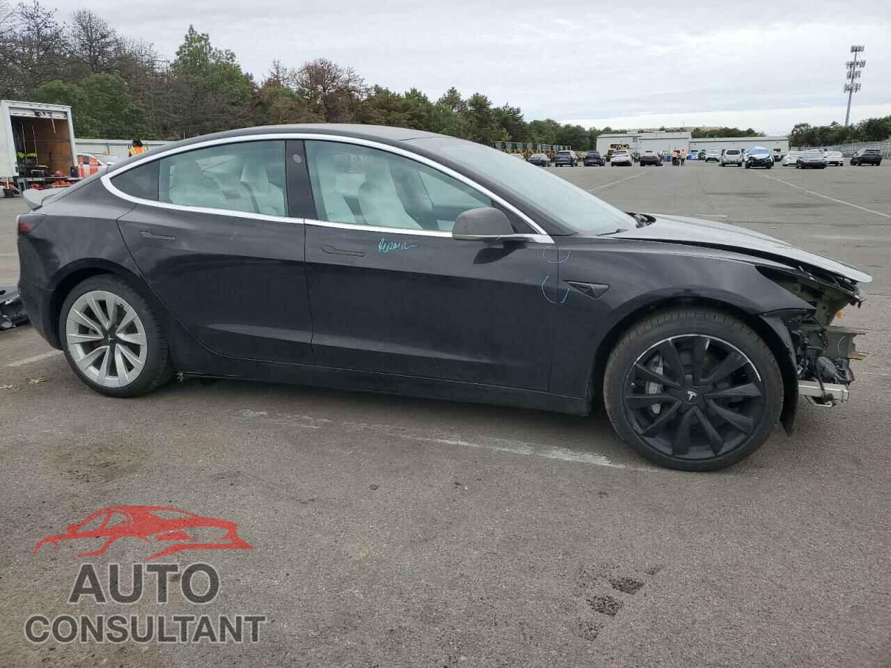 TESLA MODEL 3 2018 - 5YJ3E1EB0JF170750