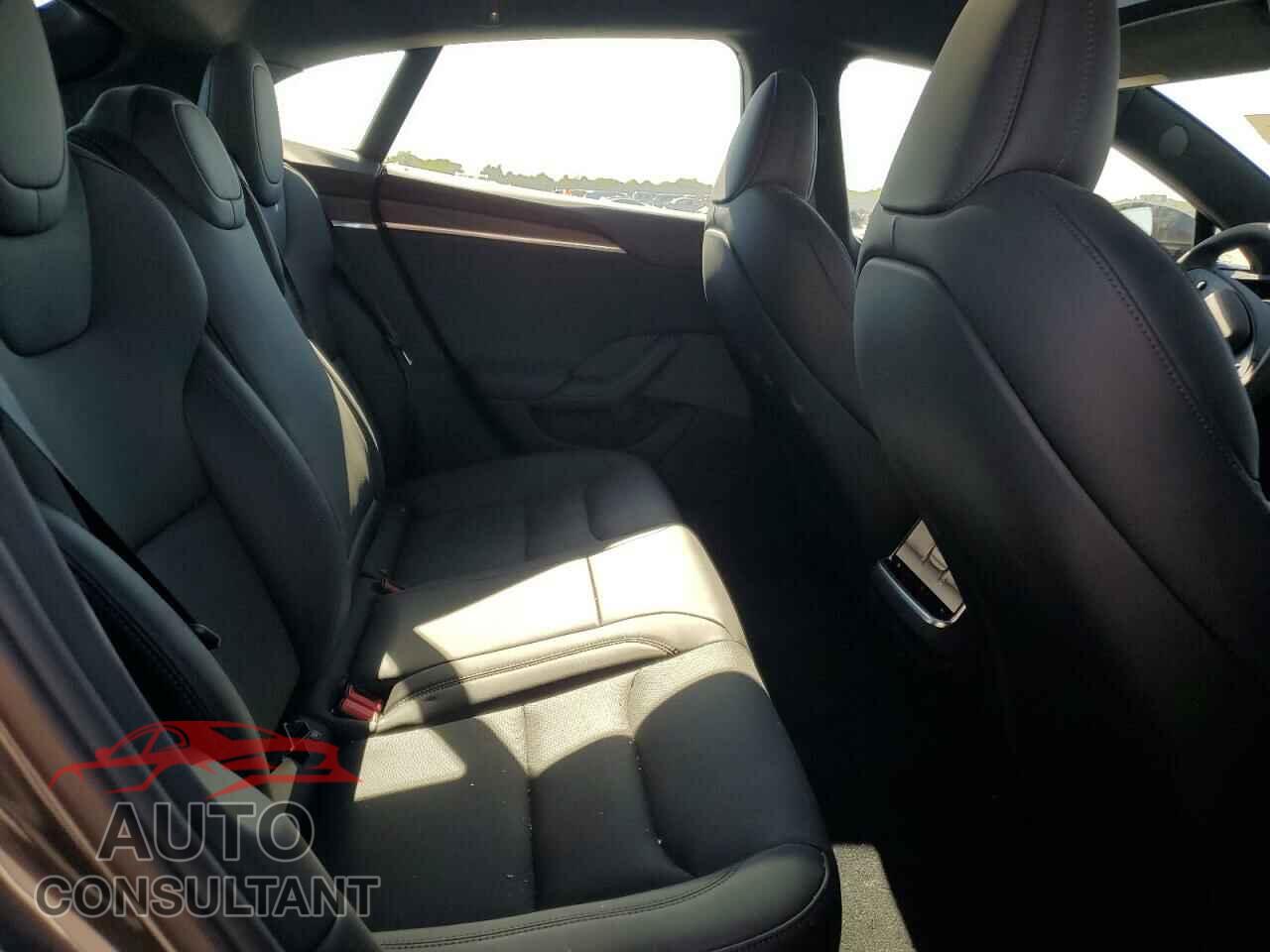 TESLA MODEL S 2024 - 5YJSA1E5XRF542575