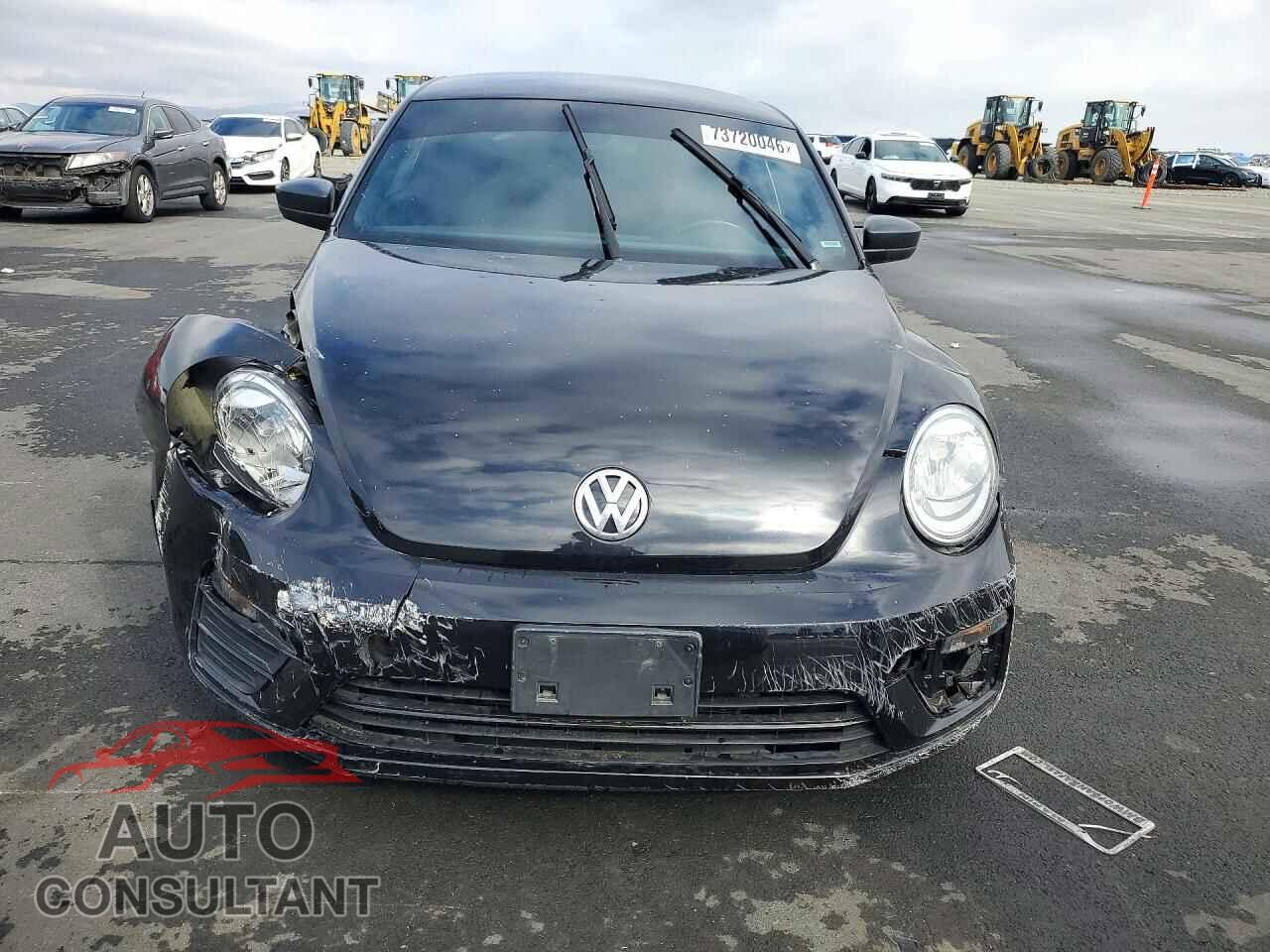 VOLKSWAGEN BEETLE 2018 - 3VWFD7AT1JM716627