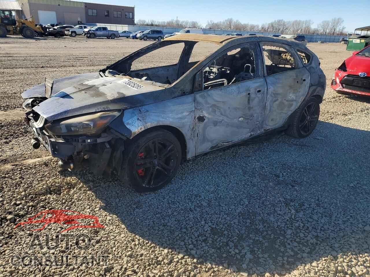 FORD FOCUS 2017 - 1FADP3L97HL292237