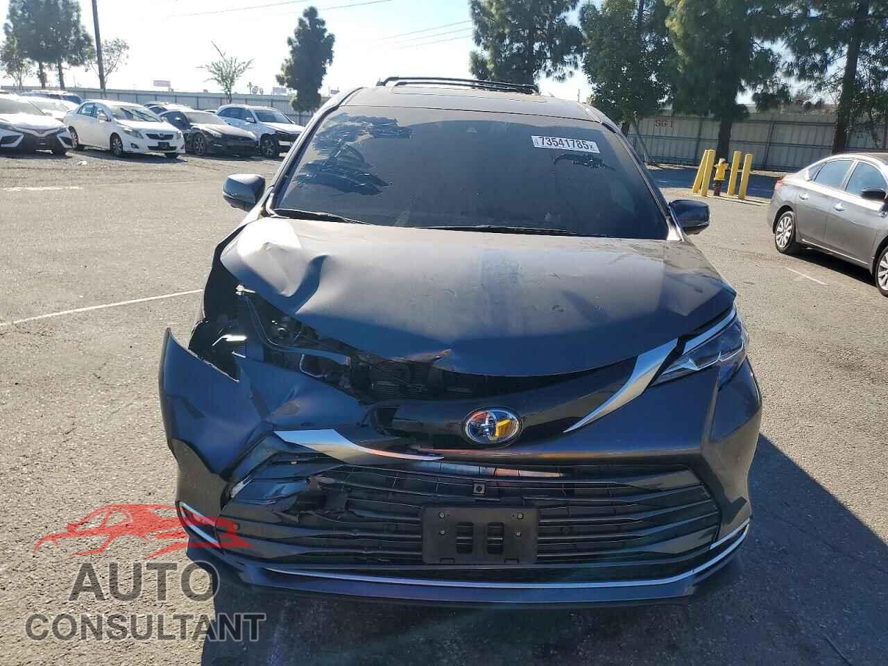 TOYOTA SIENNA 2025 - 5TDESKFC2SS173970