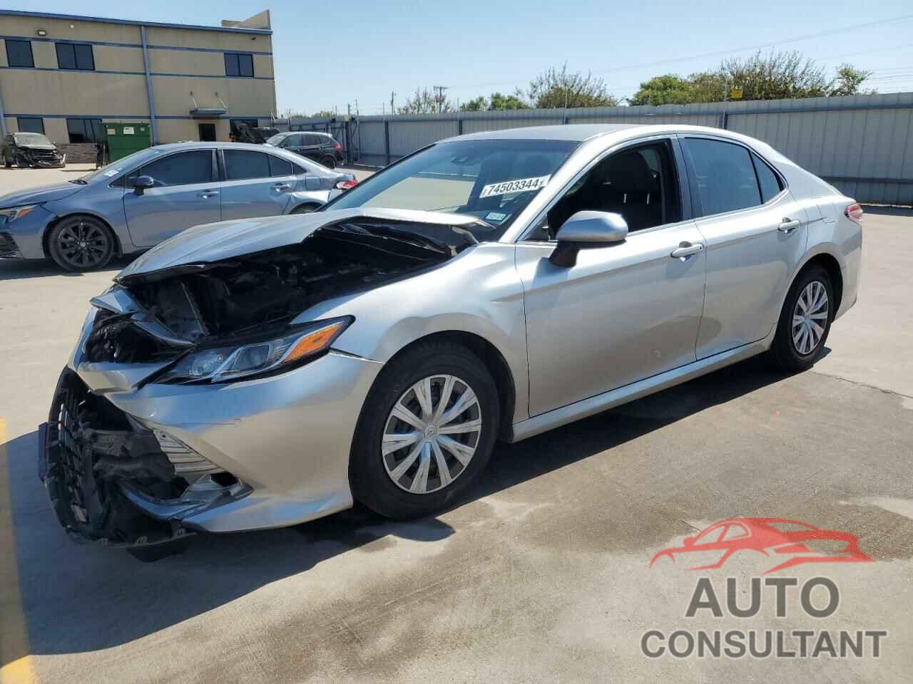 TOYOTA CAMRY 2018 - 4T1B11HK4JU534884