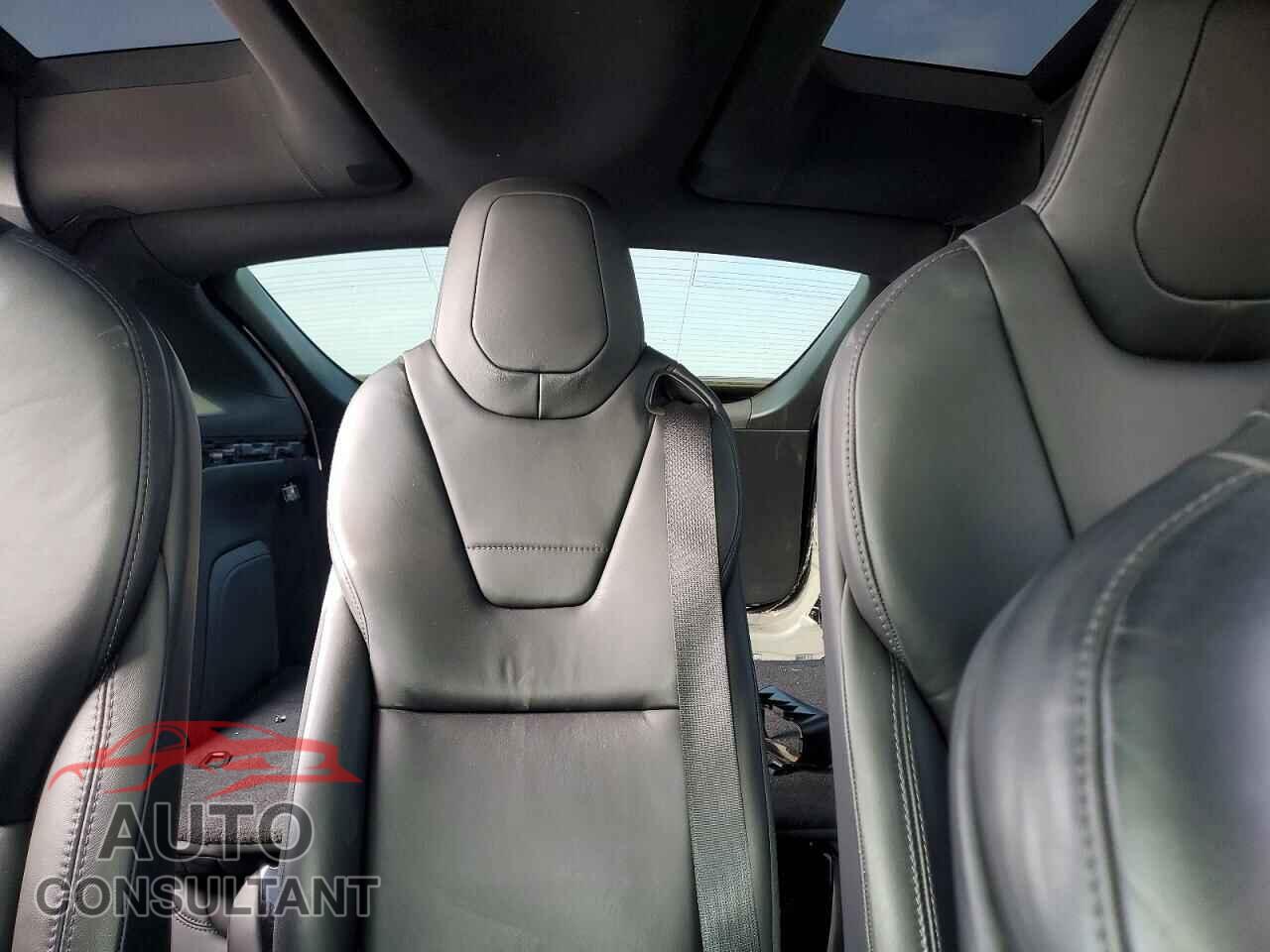 TESLA MODEL X 2016 - 5YJXCAE22GF002303