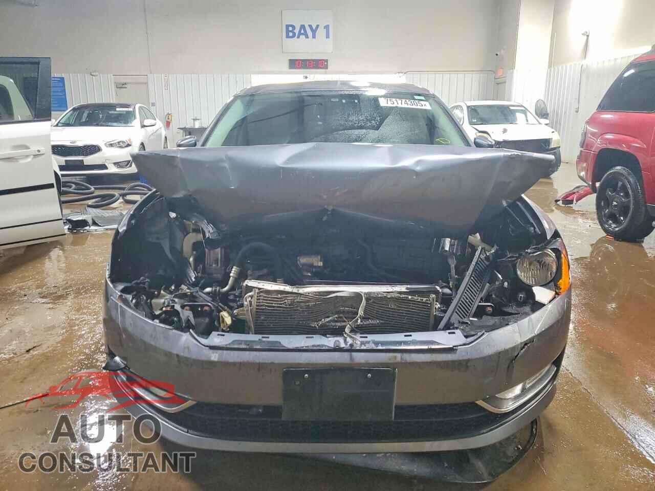 VOLKSWAGEN PASSAT 2015 - 1VWAS7A30FC121163