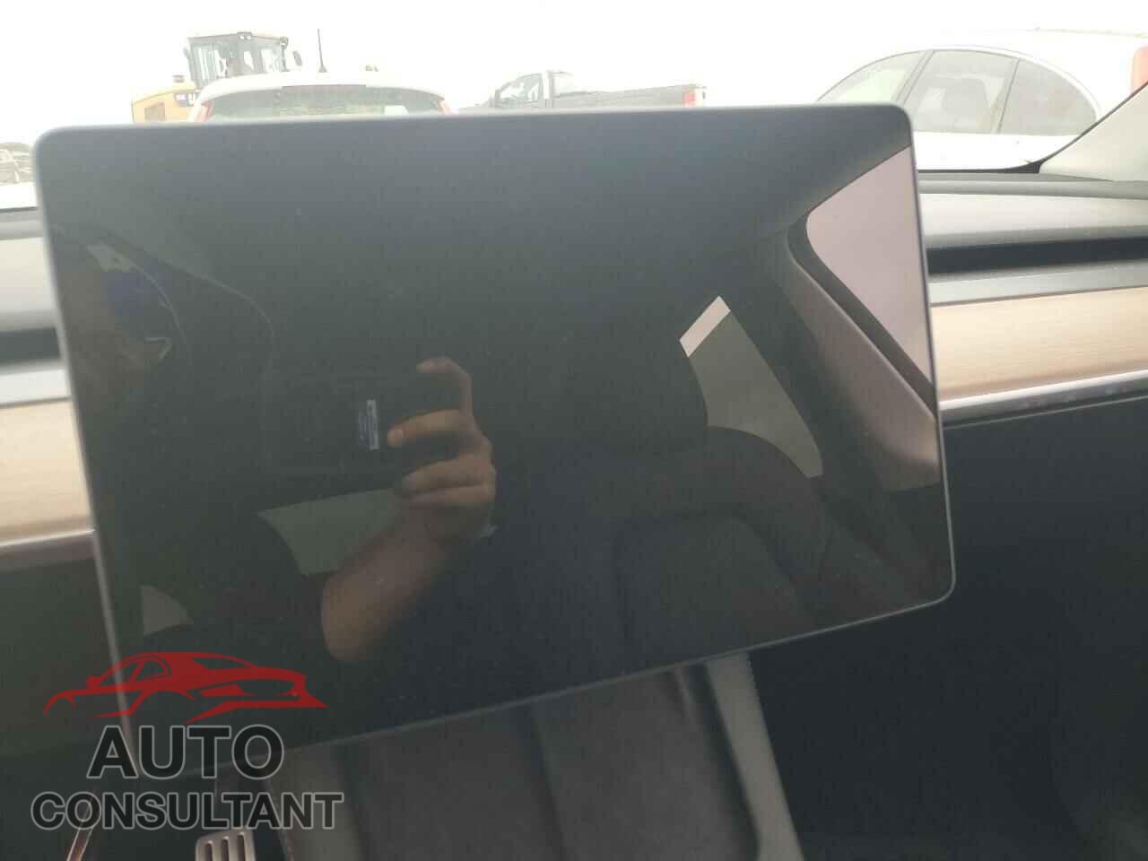 TESLA MODEL Y 2021 - 5YJYGDEF3MF302702