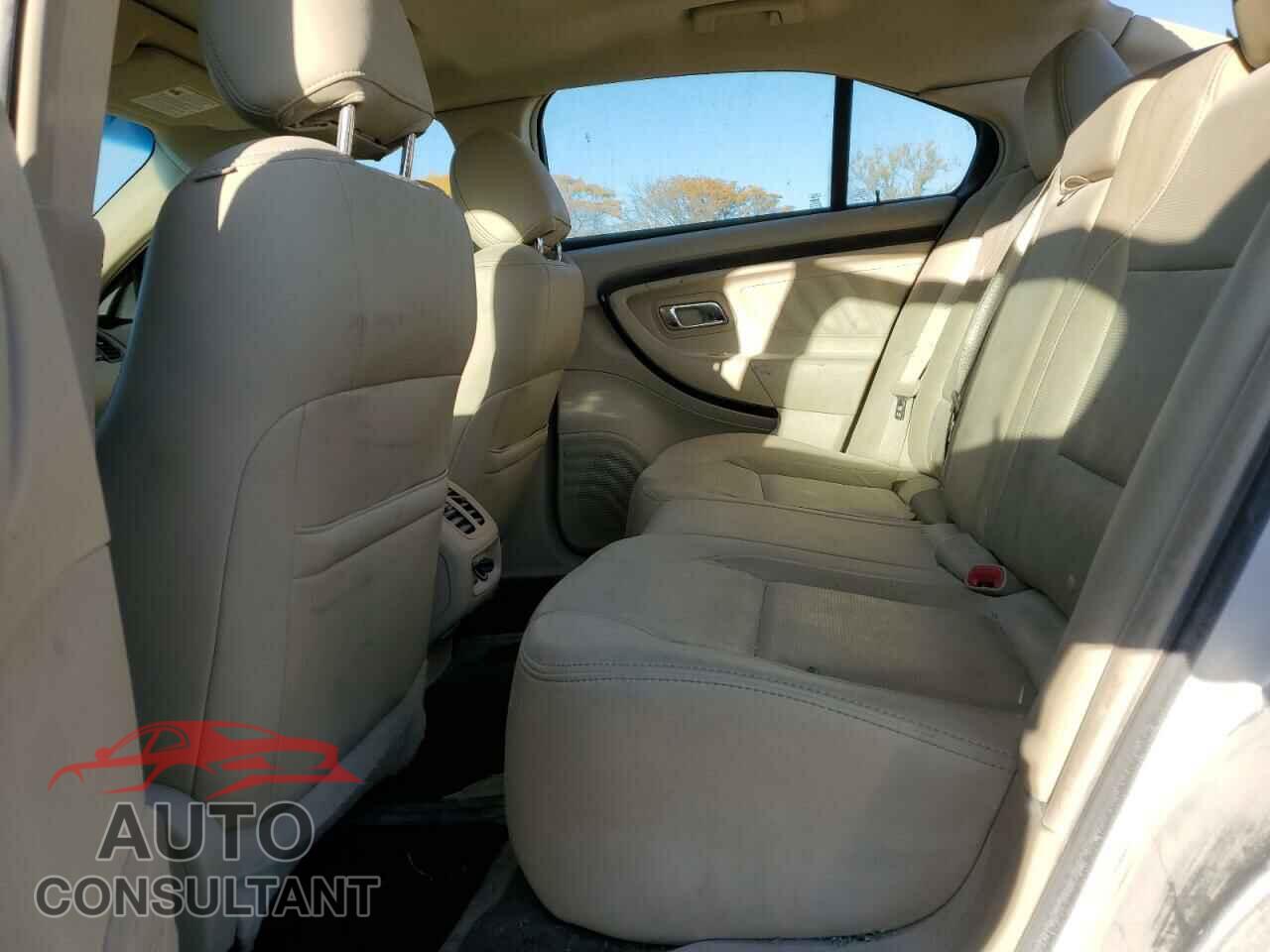 FORD TAURUS 2018 - 1FAHP2F80JG110259