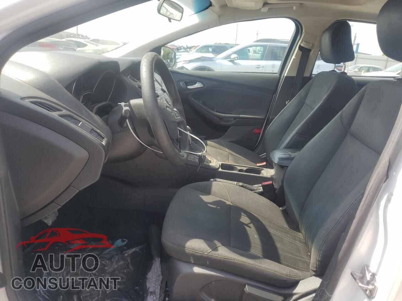 FORD FOCUS 2015 - 1FADP3F22FL342506