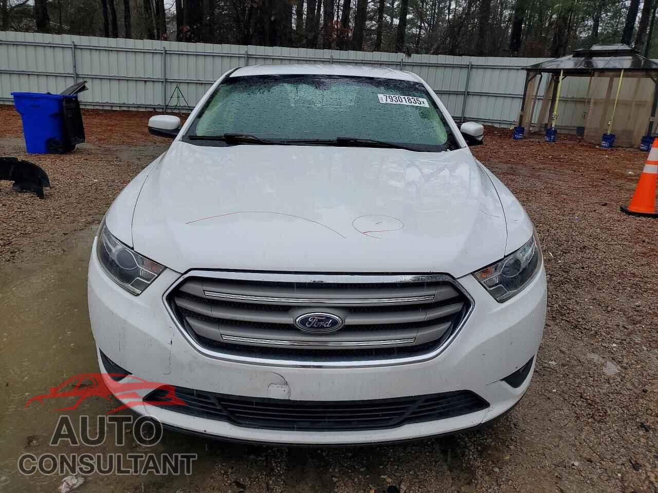 FORD TAURUS 2018 - 1FAHP2E88JG117414
