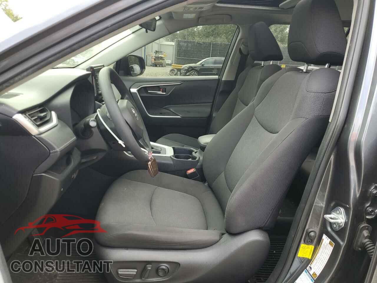 TOYOTA RAV4 2019 - JTMP1RFVXKD014812