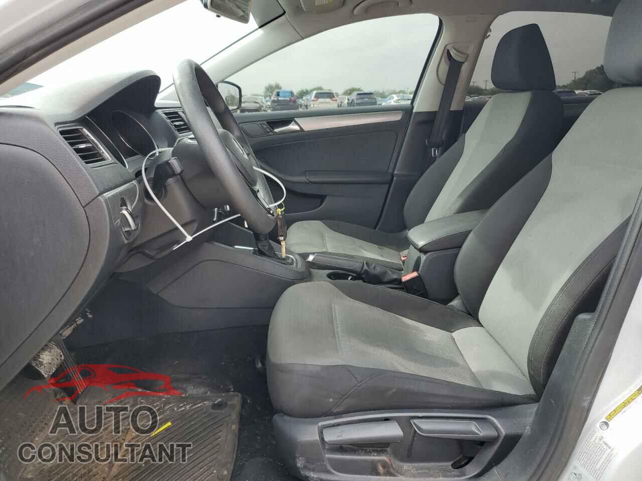 VOLKSWAGEN JETTA 2017 - 3VW2B7AJ8HM393870