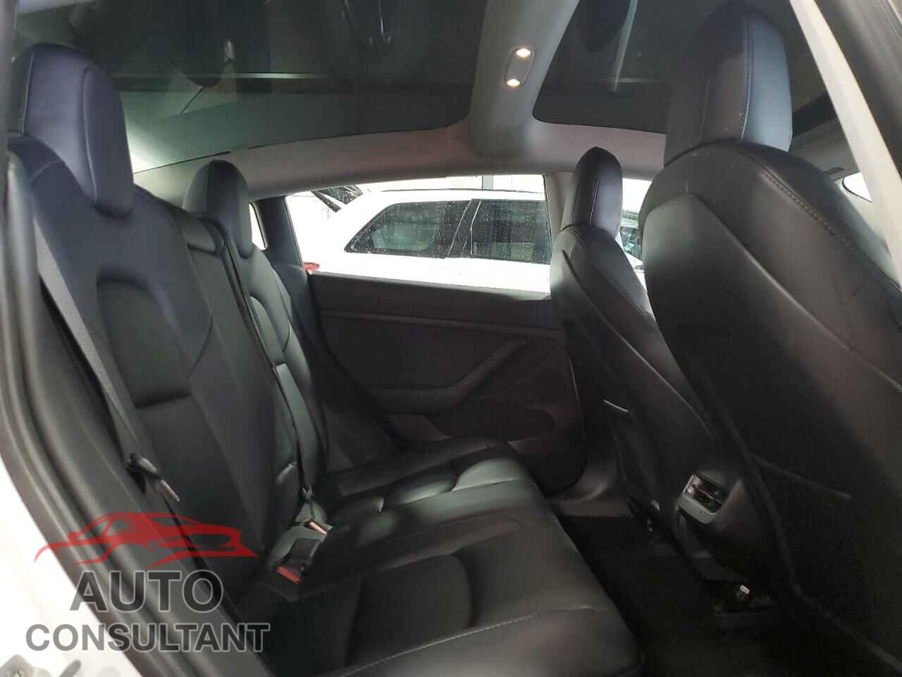 TESLA MODEL 3 2021 - 5YJ3E1EA5MF075709