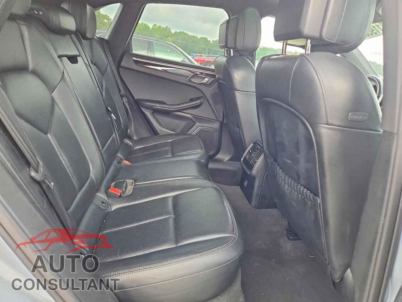 PORSCHE MACAN 2018 - WP1AA2A58JLB04578