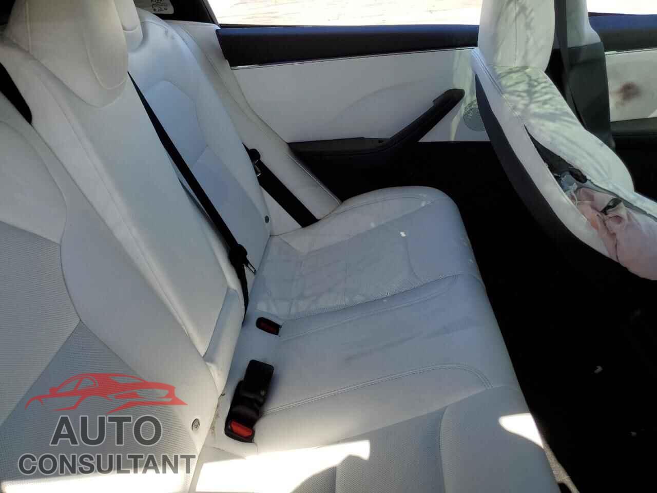 TESLA MODEL 3 2025 - 5YJ3E1EA8SF042068