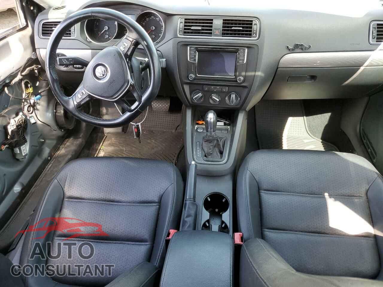 VOLKSWAGEN JETTA 2017 - 3VWDB7AJ8HM288450