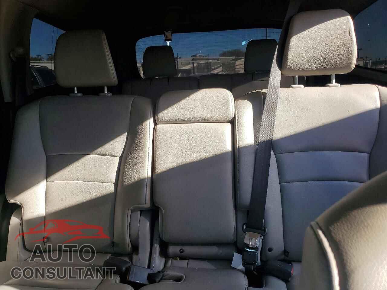 HONDA PILOT 2017 - 5FNYF5H52HB046165