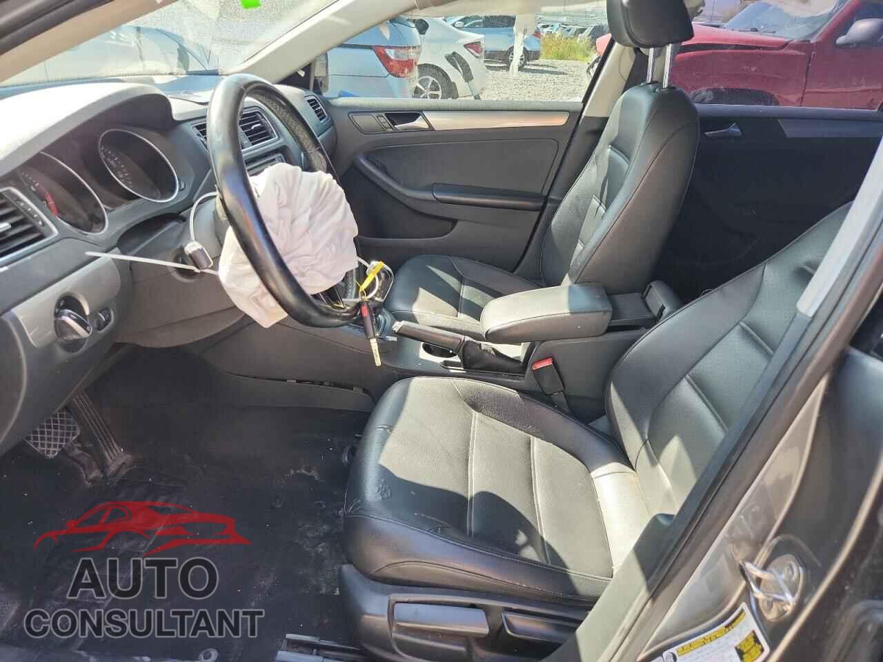 VOLKSWAGEN JETTA 2017 - 3VWDB7AJ2HM230723