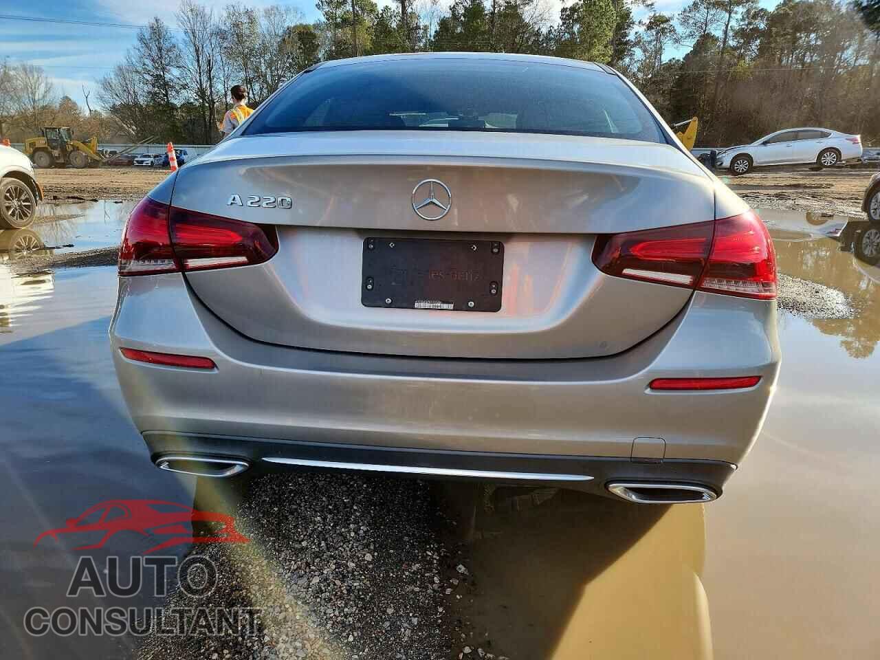 MERCEDES-BENZ A-CLASS 2019 - WDD3G4EB7KW033206