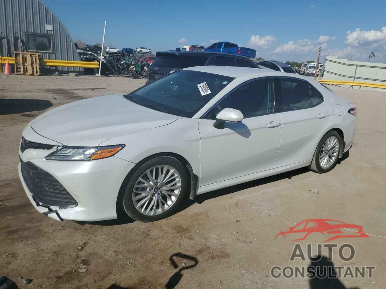 TOYOTA CAMRY 2018 - 4T1B11HK6JU086065