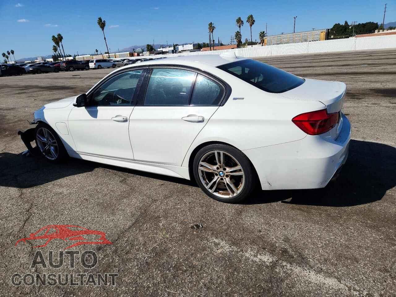 BMW 3 SERIES 2017 - WBA8E1C30HA156929