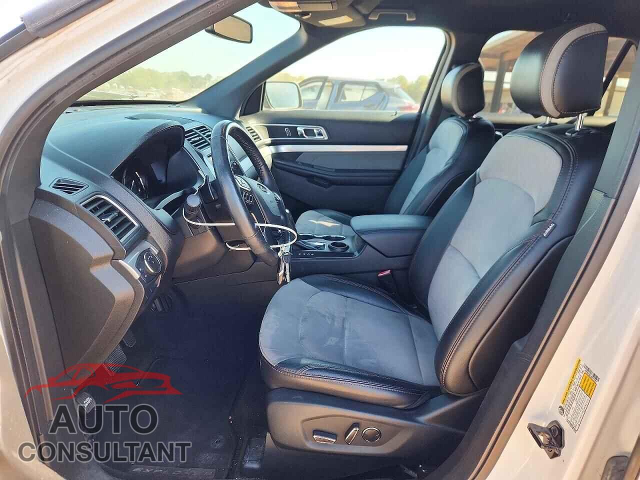 FORD EXPLORER 2017 - 1FM5K7D81HGC77327