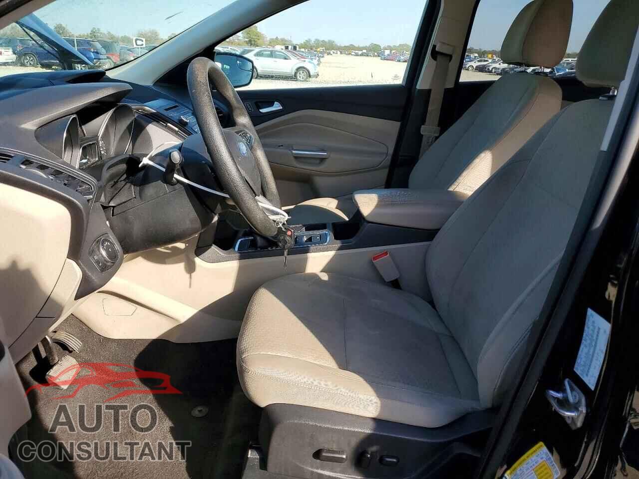 FORD ESCAPE 2017 - 1FMCU0G96HUE30718
