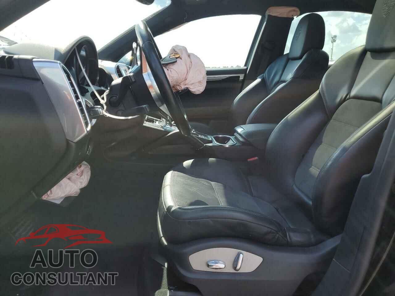 PORSCHE CAYENNE 2018 - WP1AA2A22JKA01541