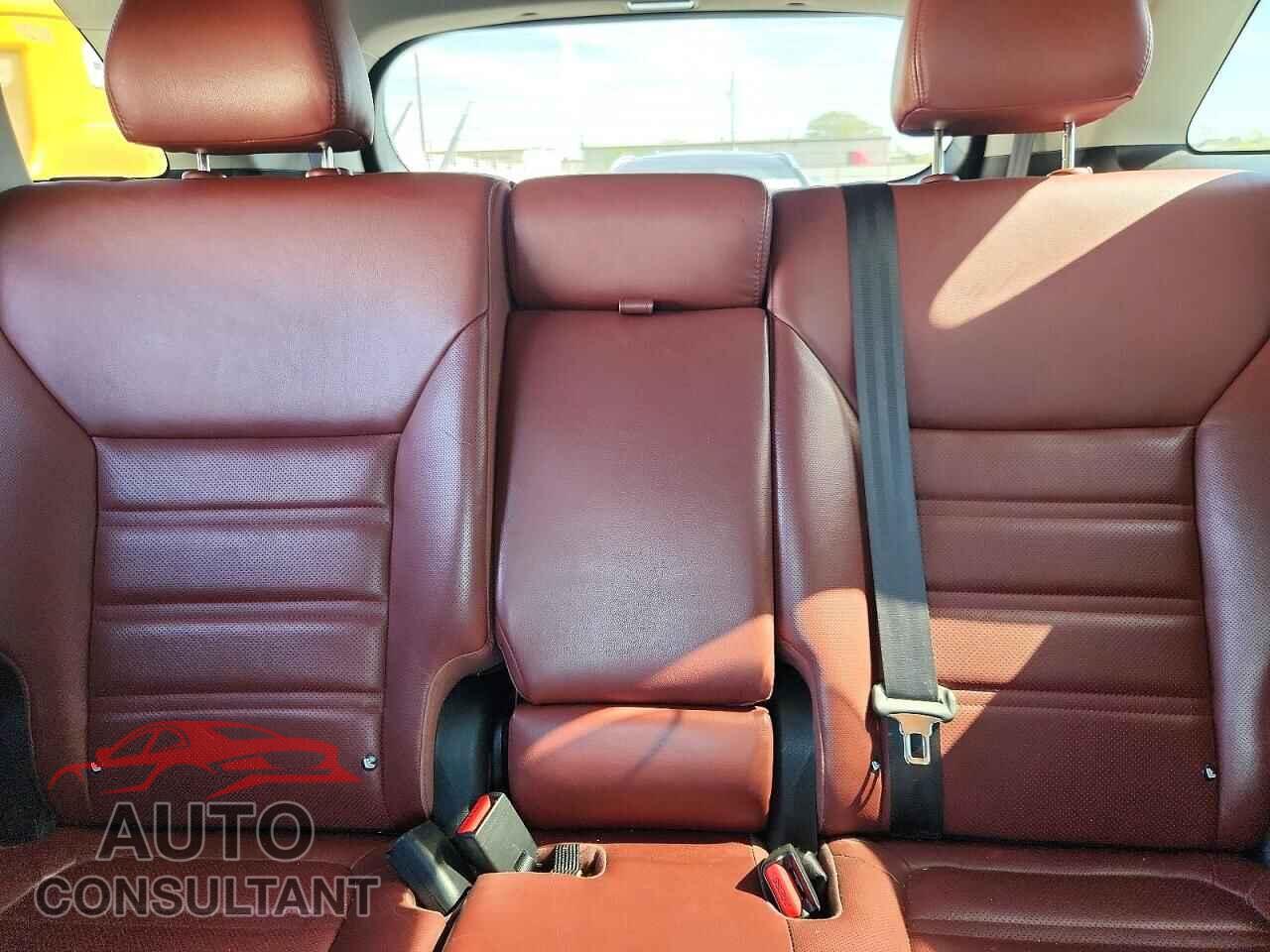KIA SORENTO 2017 - 5XYPK4A58HG232202