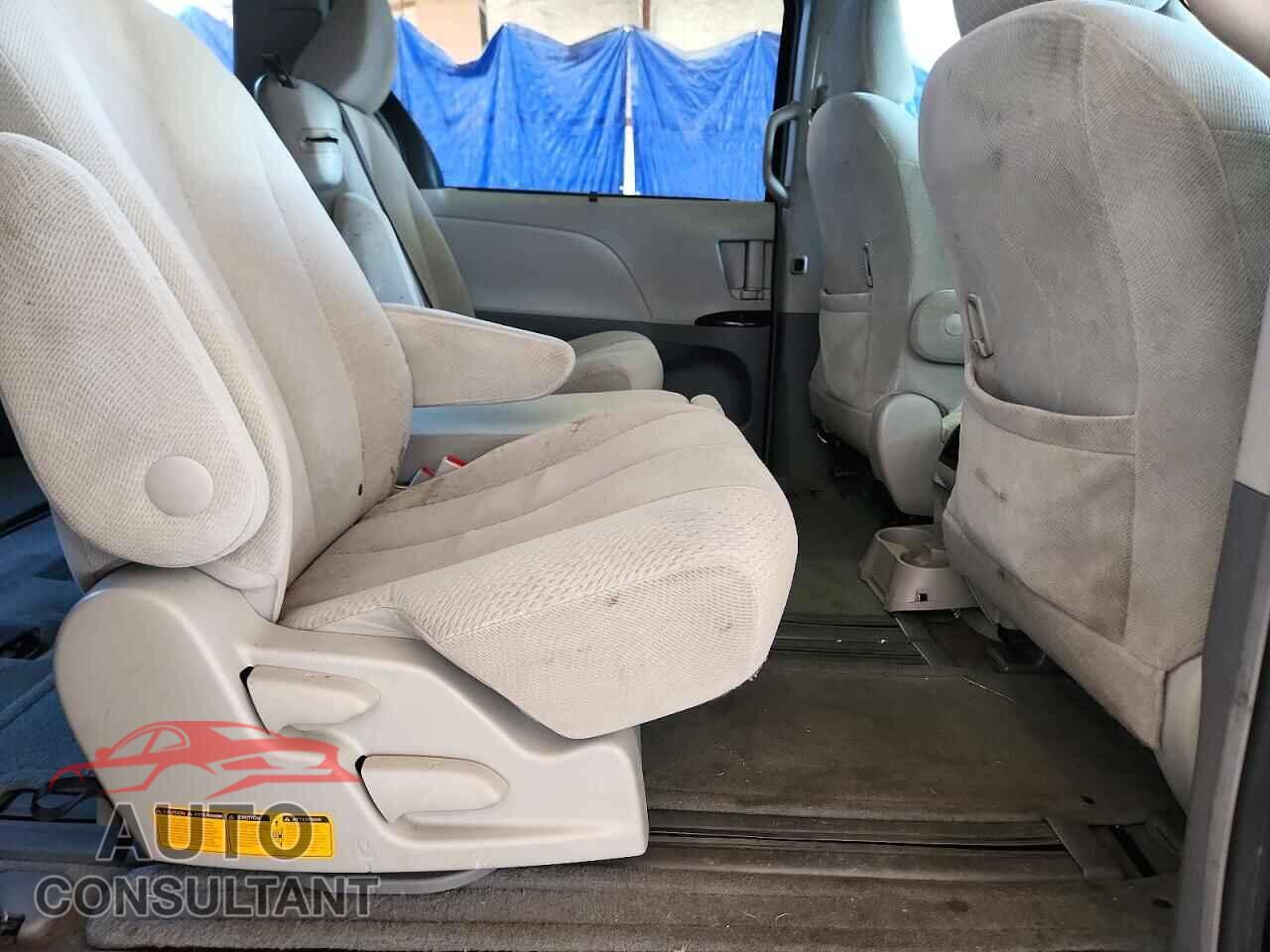 TOYOTA SIENNA 2013 - 5TDKK3DC8DS330304