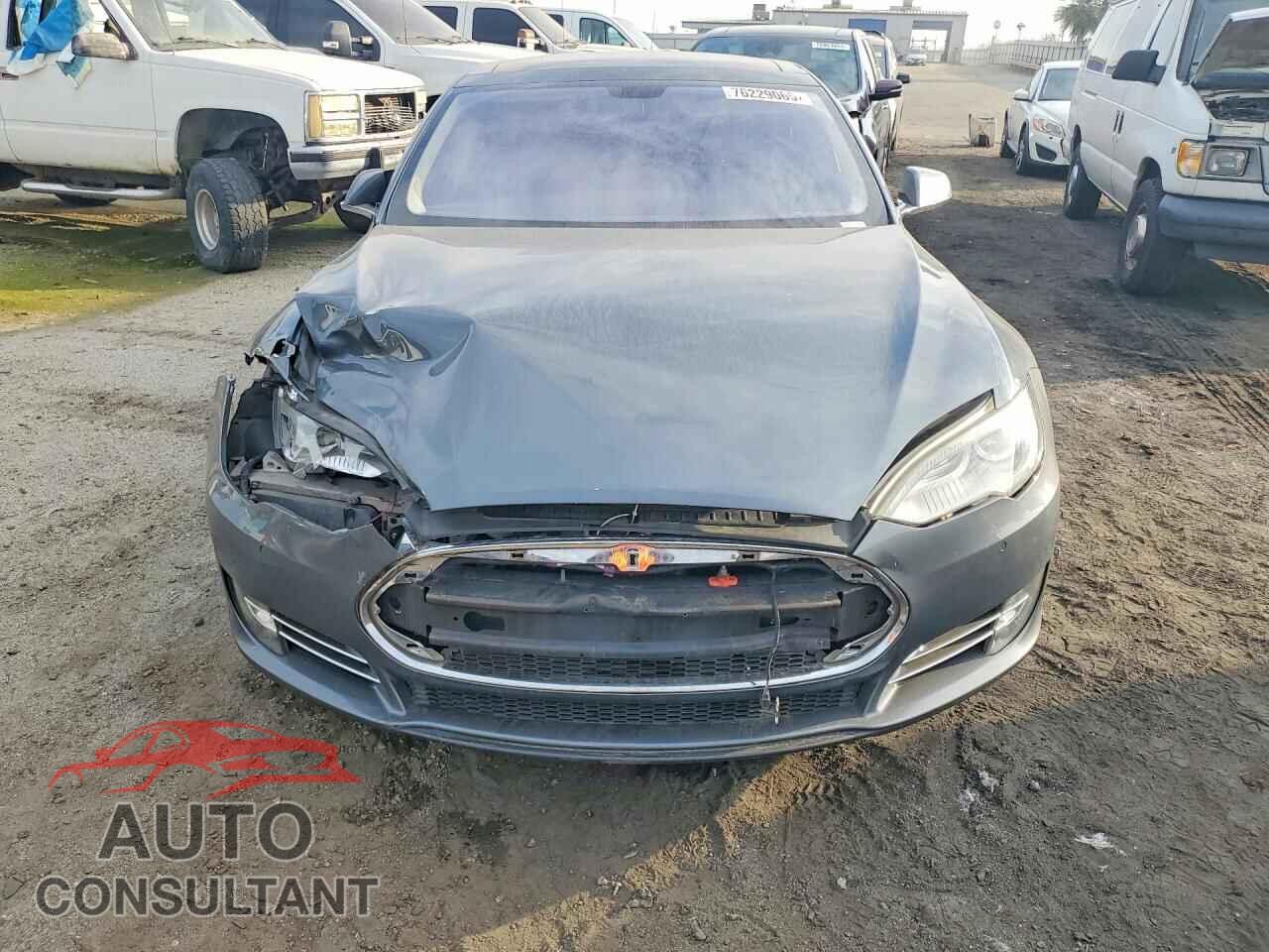 TESLA MODEL S 2013 - 5YJSA1DP8DFP27641