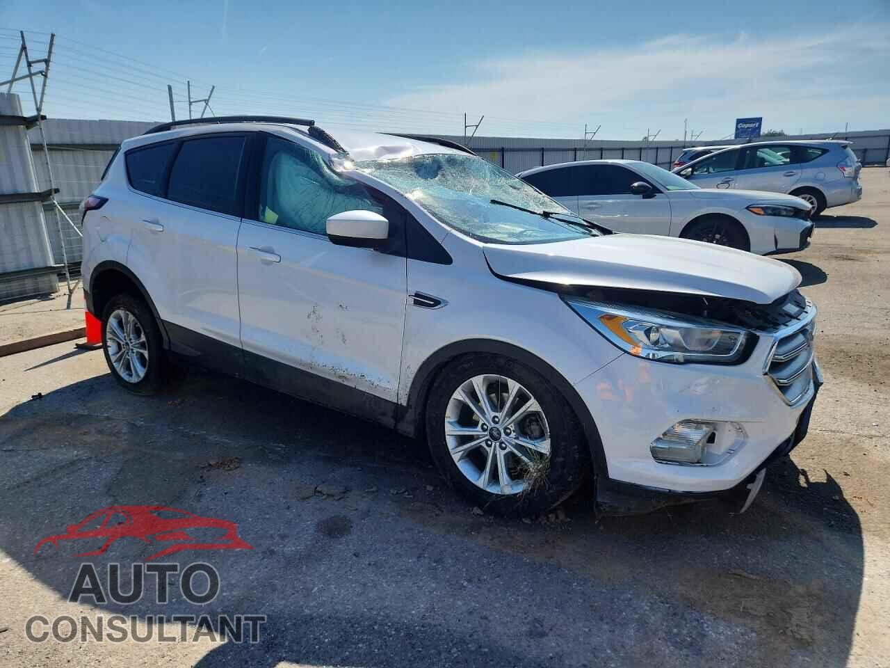 FORD ESCAPE 2017 - 1FMCU0GD8HUC51343