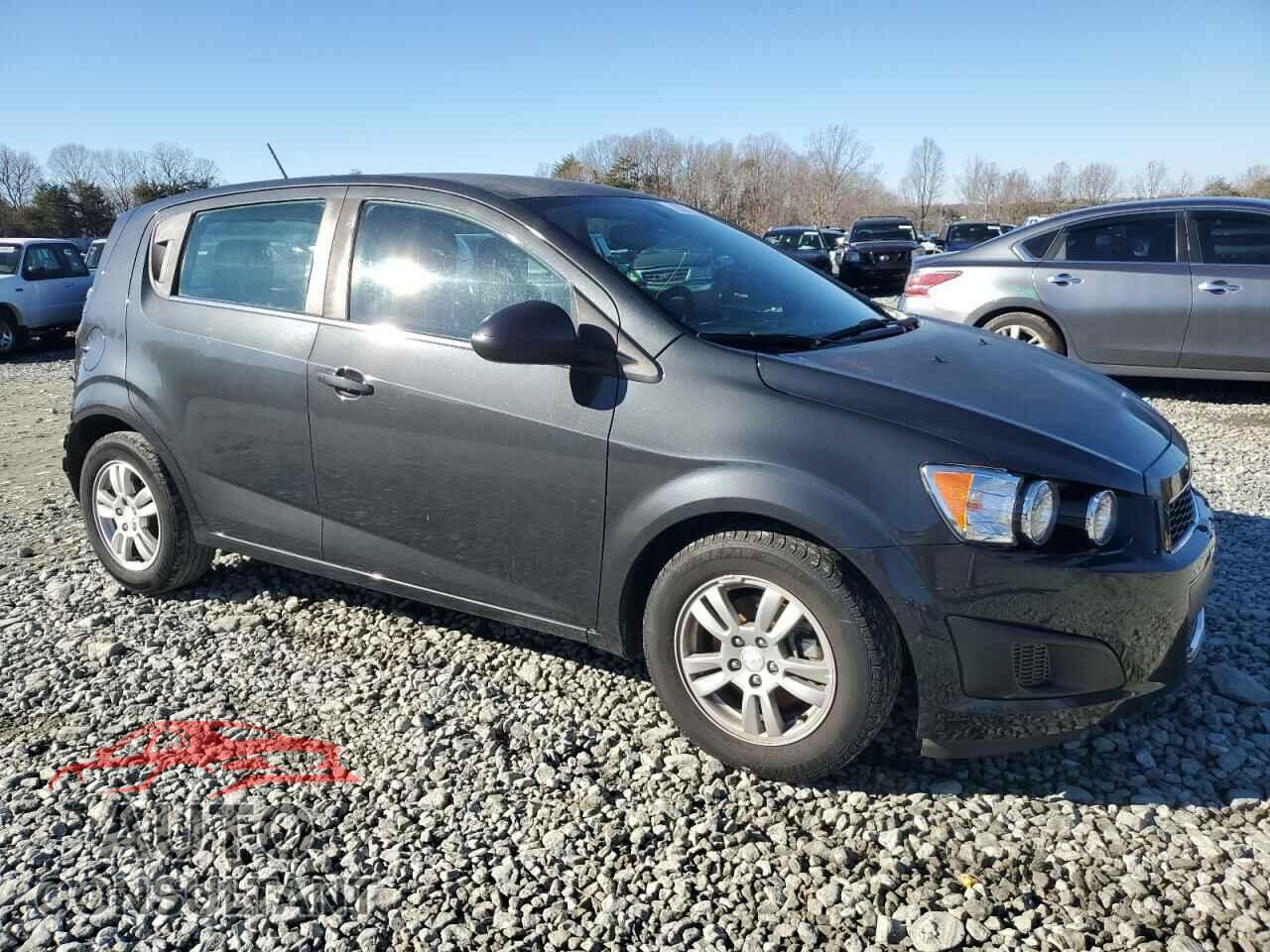CHEVROLET SONIC 2015 - 1G1JC6SGXF4177951