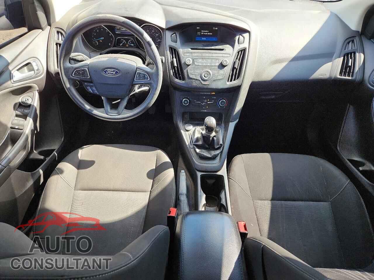 FORD FOCUS 2015 - 1FADP3F29FL253452