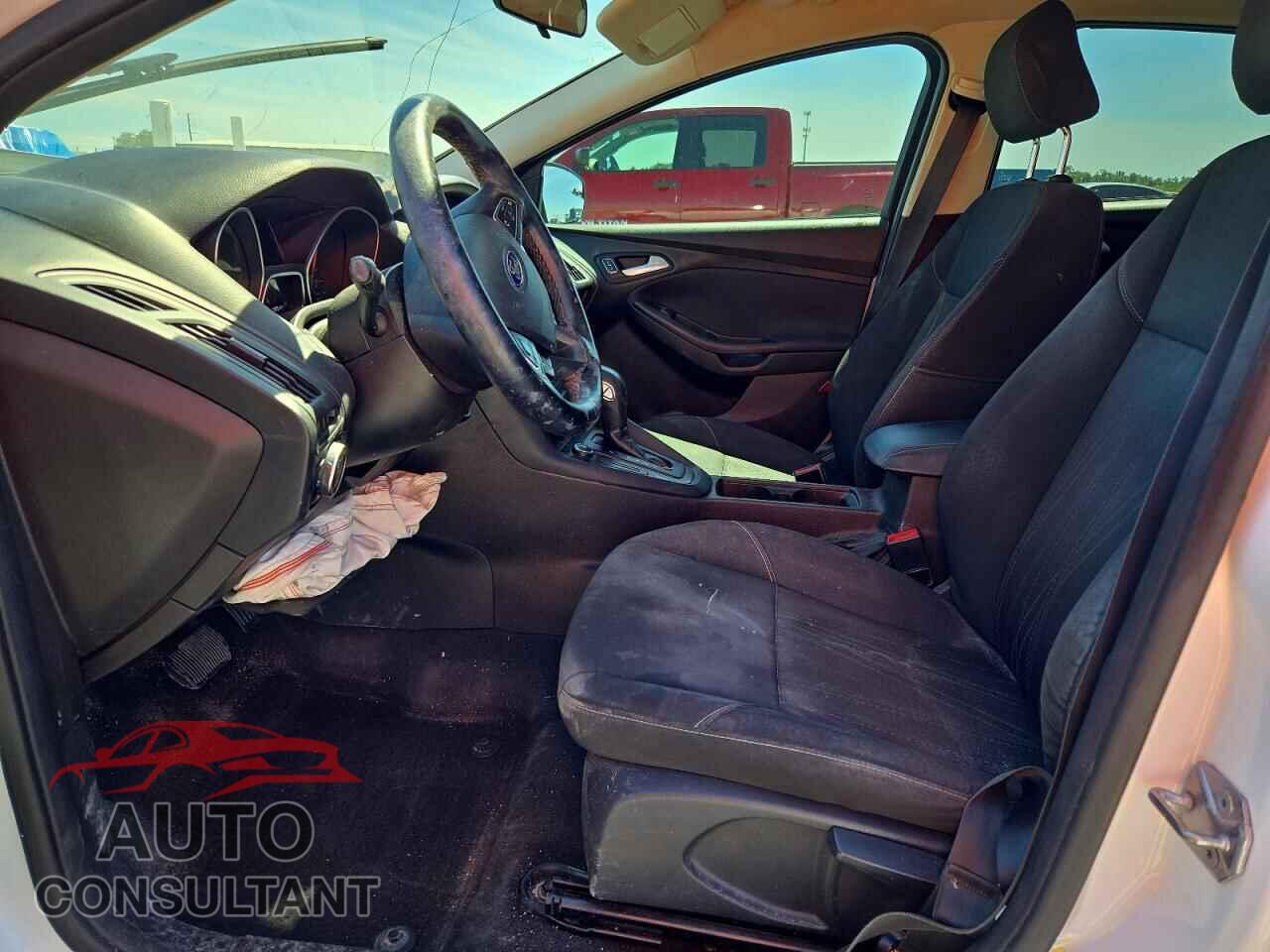 FORD FOCUS 2015 - 1FADP3F22FL298345