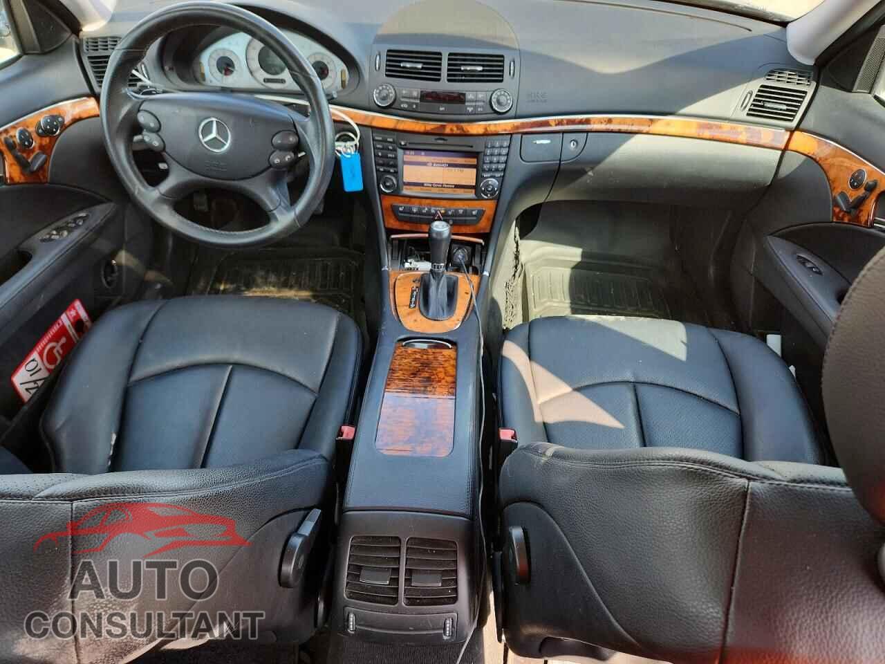 MERCEDES-BENZ E-CLASS 2009 - WDBUF56X69B424073