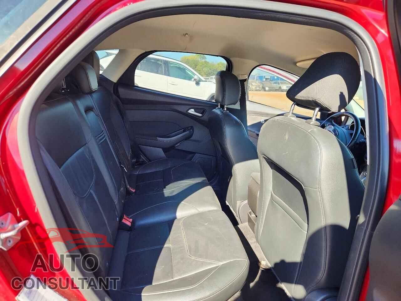 FORD FOCUS 2016 - 1FADP3K28GL239422