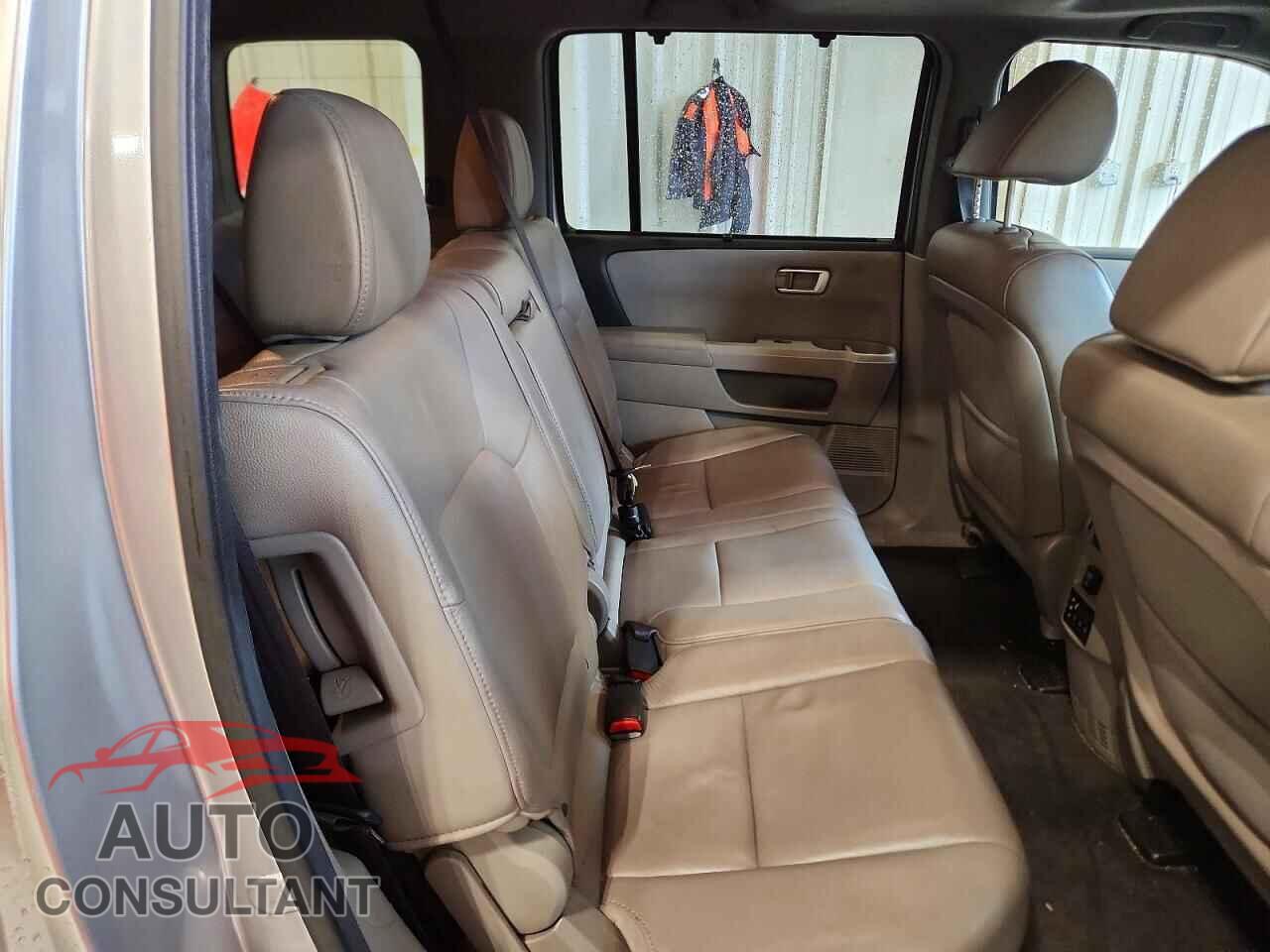 HONDA PILOT 2012 - 5FNYF4H9XCB079839