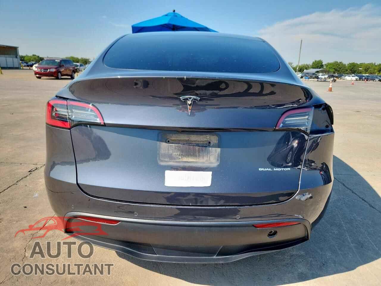 TESLA MODEL Y 2021 - 5YJYGDEE5MF074113