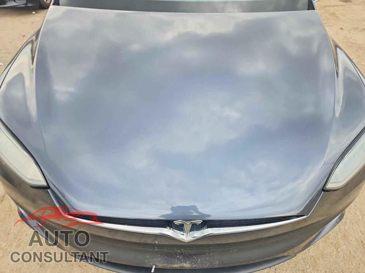 TESLA MODEL X 2018 - 5YJXCBE29JF101634