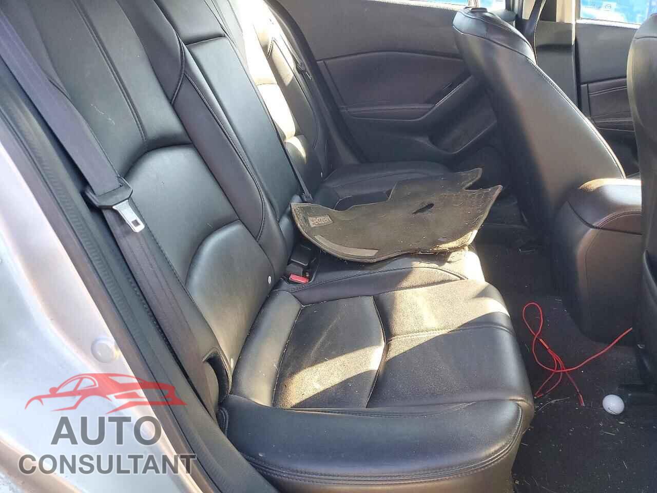 MAZDA 3 2017 - JM1BN1V72H1104338
