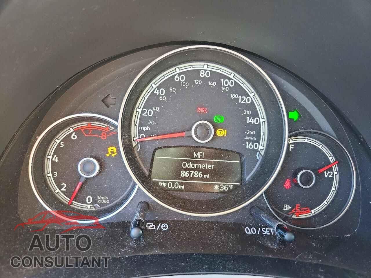 VOLKSWAGEN BEETLE 2017 - 3VWJ17AT7HM607439